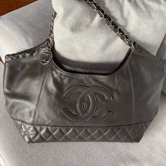 Chanel Lamb skin should’ve back zipper closure silver details chocolate color - Picture 3 of 17